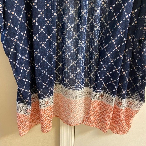 Torrid Navy and Coral Patterned Kimono Top 2X - Picture 4 of 8